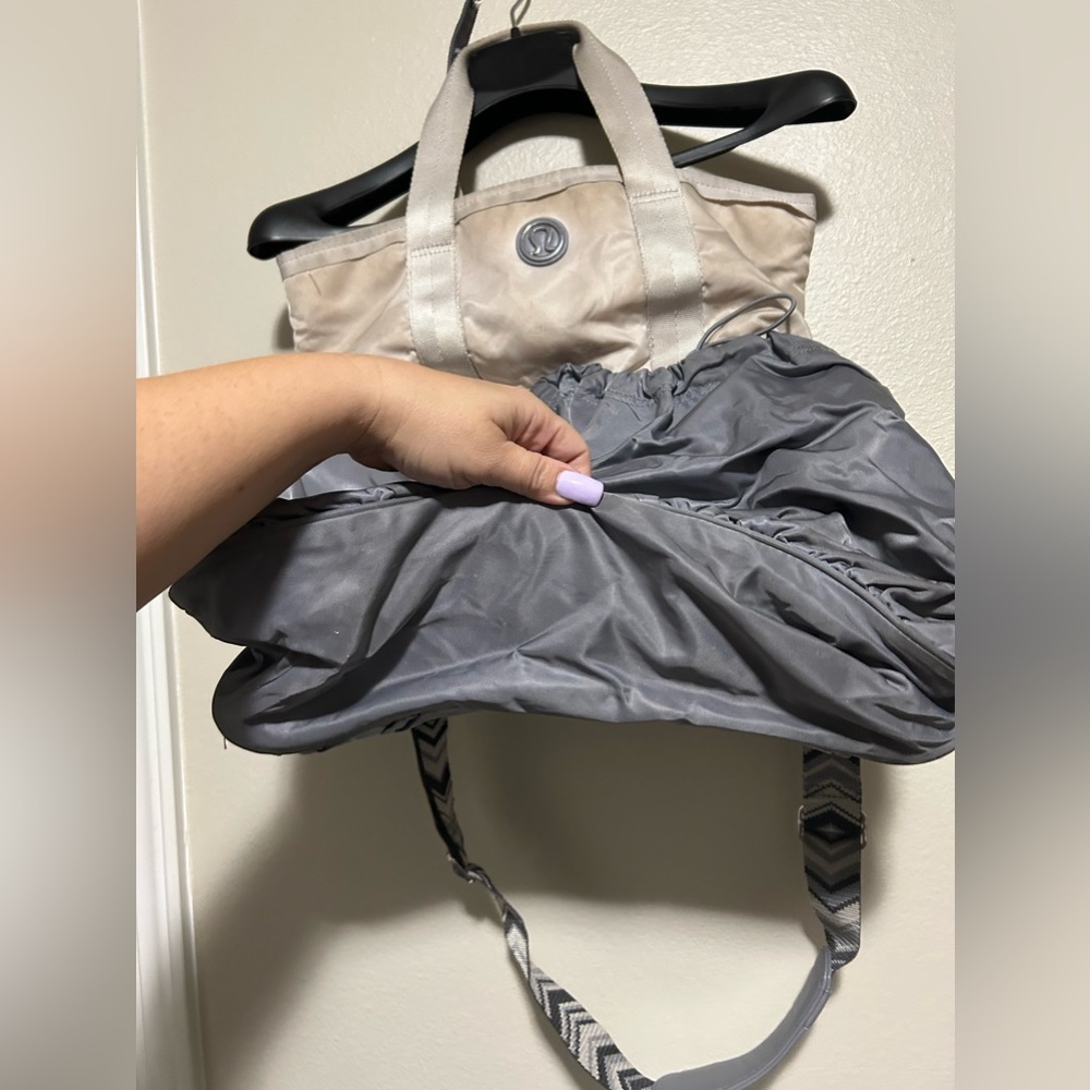 Used lulu lemon bag- grey and off white - Picture 5 of 16